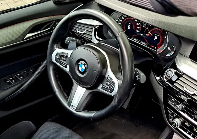 BMW Seria 5 520d xDrive M Sport sport