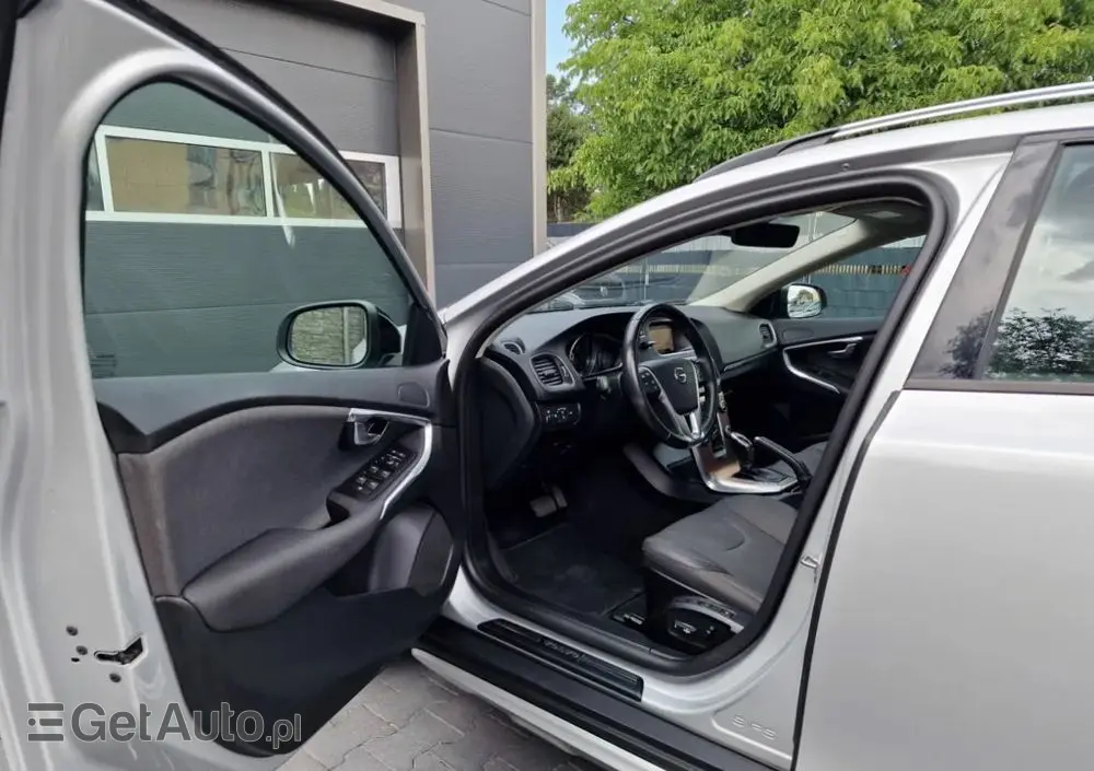 VOLVO V40 Cross Country D2 Geartronic Momentum
