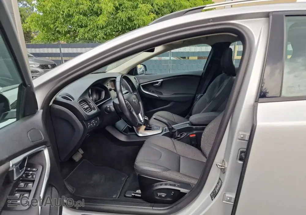 VOLVO V40 Cross Country D2 Geartronic Momentum