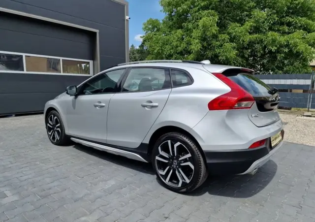 VOLVO V40 Cross Country D2 Geartronic Momentum