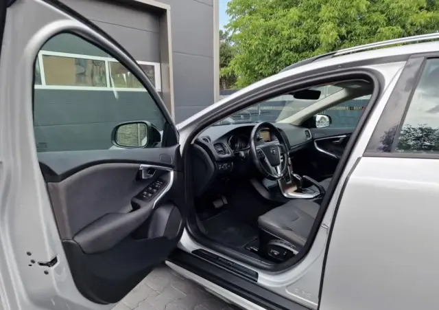 VOLVO V40 Cross Country D2 Geartronic Momentum