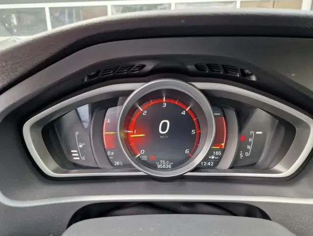 VOLVO V40 Cross Country D2 Geartronic Momentum