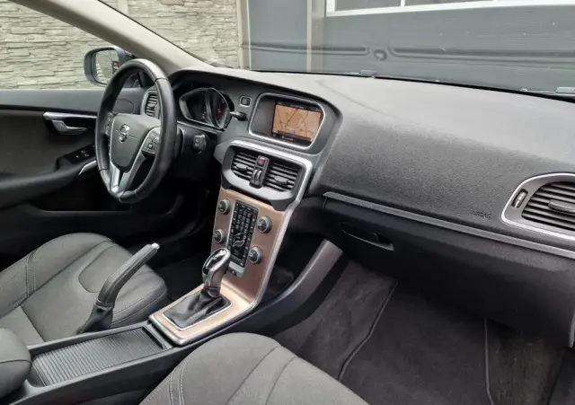 VOLVO V40 Cross Country D2 Geartronic Momentum