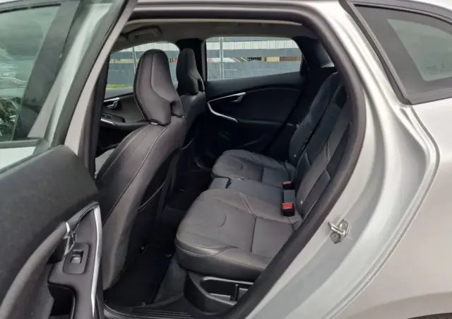 VOLVO V40 Cross Country D2 Geartronic Momentum