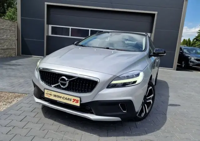 VOLVO V40 Cross Country D2 Geartronic Momentum