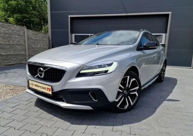 VOLVO V40 Cross Country D2 Geartronic Momentum