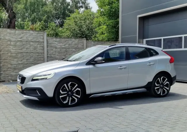 VOLVO V40 Cross Country D2 Geartronic Momentum