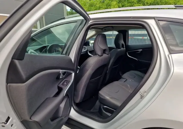 VOLVO V40 Cross Country D2 Geartronic Momentum