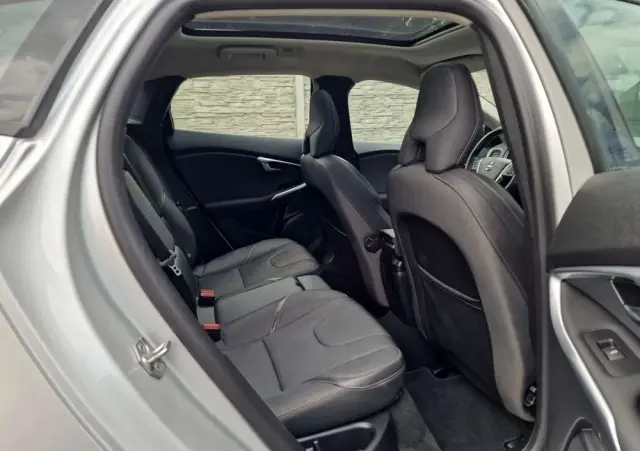 VOLVO V40 Cross Country D2 Geartronic Momentum