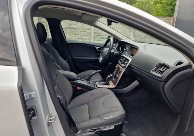 VOLVO V40 Cross Country D2 Geartronic Momentum