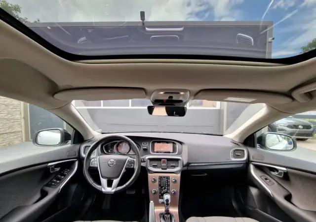 VOLVO V40 Cross Country D2 Geartronic Momentum