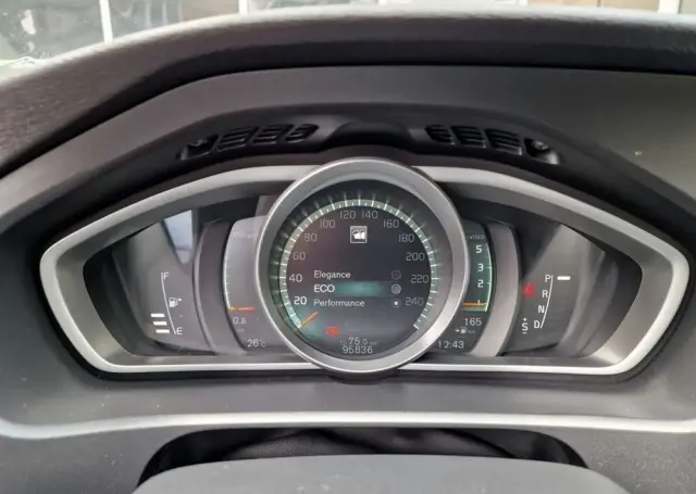 VOLVO V40 Cross Country D2 Geartronic Momentum