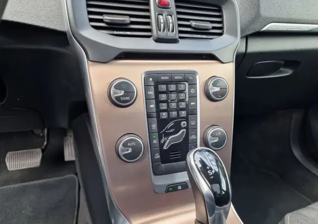 VOLVO V40 Cross Country D2 Geartronic Momentum