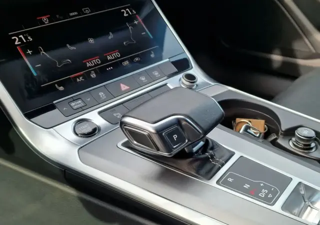 AUDI A6 Avant 40 TDI S tronic S line