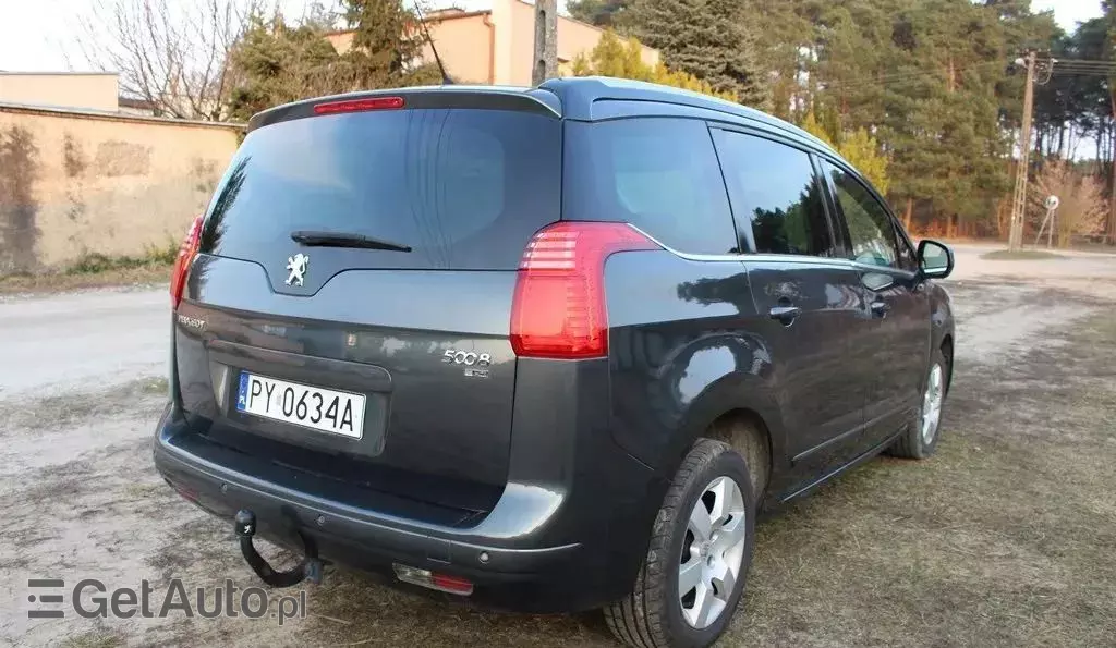PEUGEOT 5008 