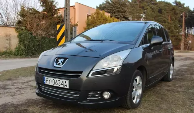 PEUGEOT 5008 