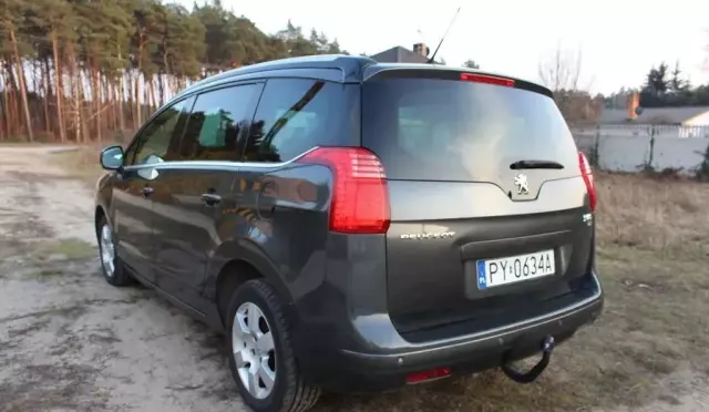 PEUGEOT 5008 