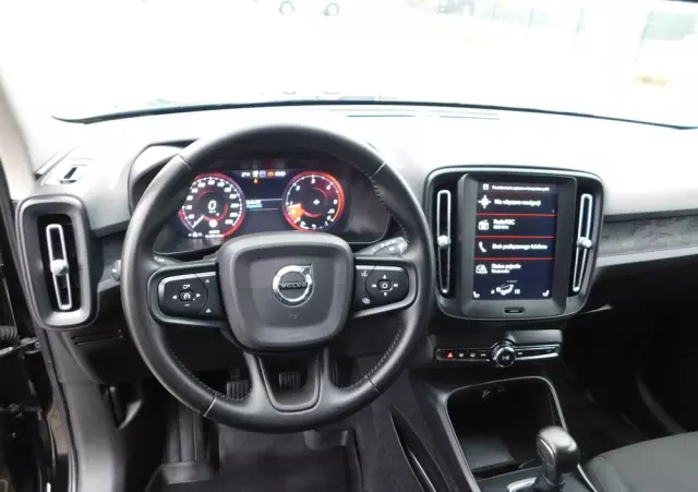VOLVO XC 40 D3 Momentum