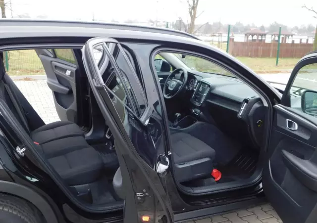 VOLVO XC 40 D3 Momentum