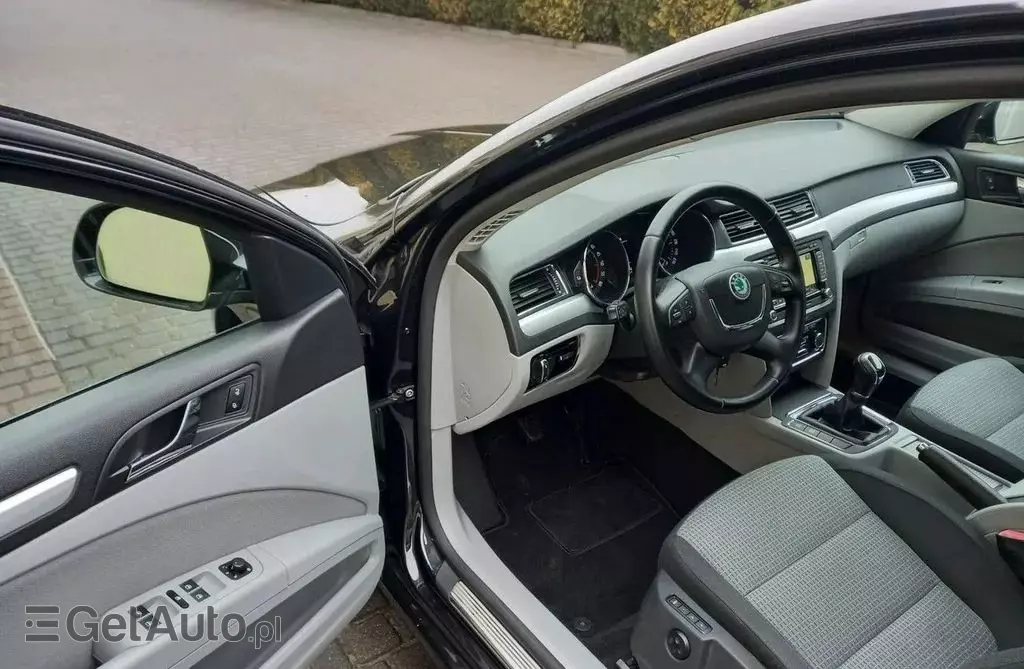 SKODA Superb 