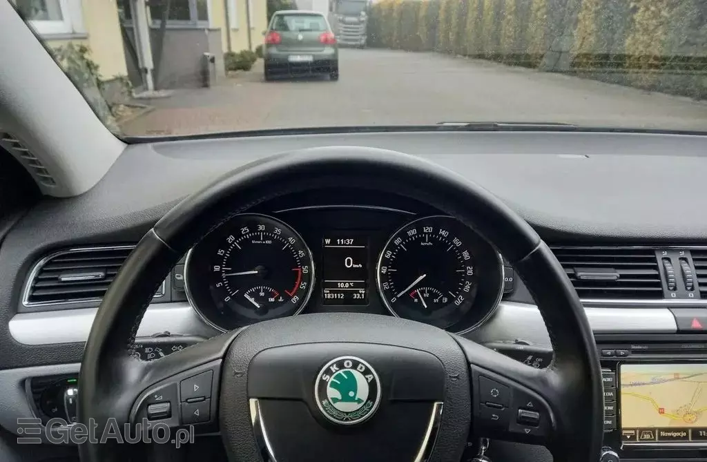 SKODA Superb 