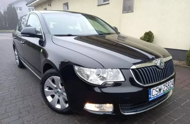 SKODA Superb 