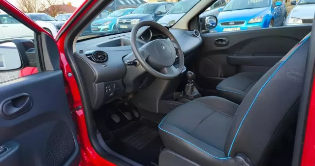 RENAULT Twingo 