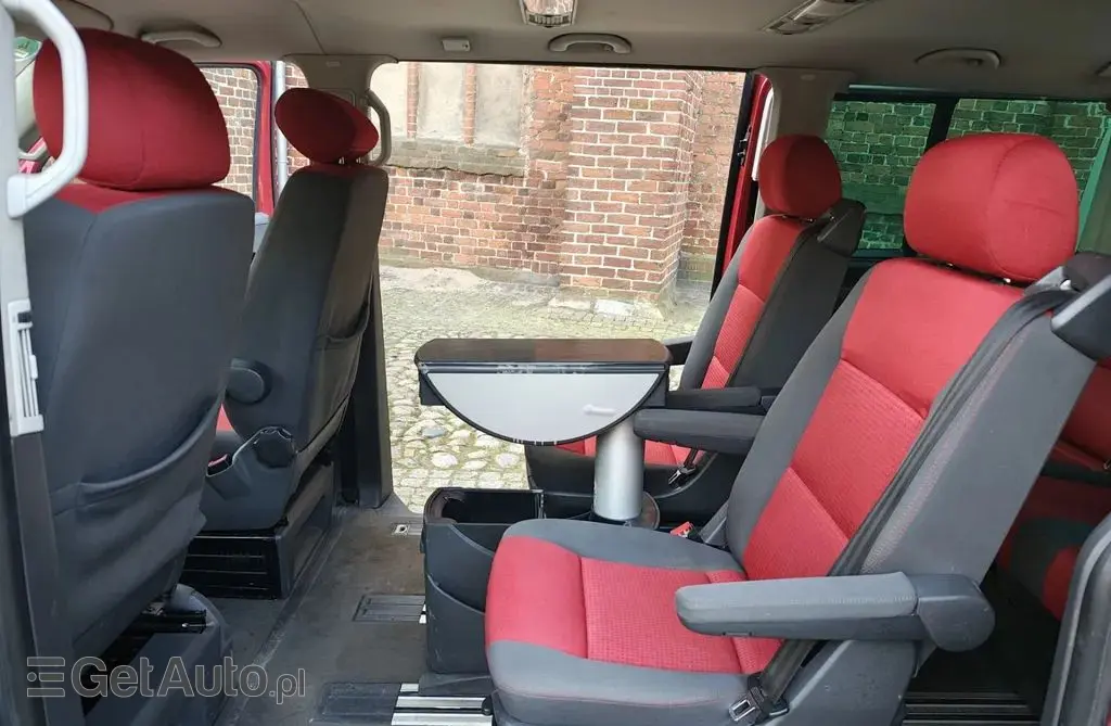 VOLKSWAGEN Multivan 