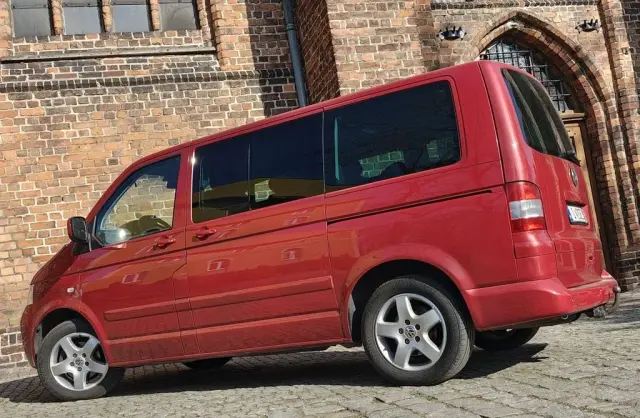 VOLKSWAGEN Multivan 