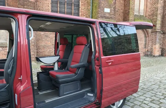 VOLKSWAGEN Multivan 