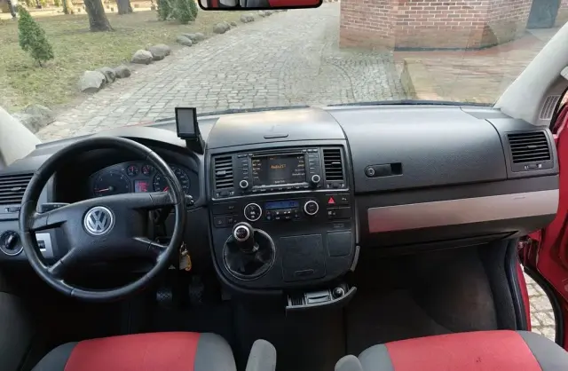 VOLKSWAGEN Multivan 