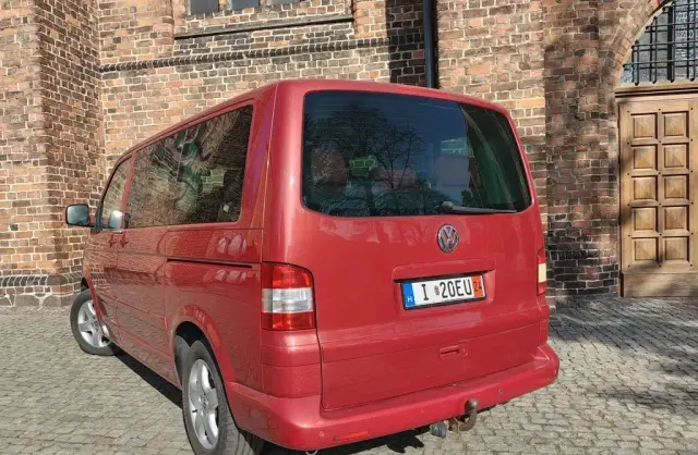 VOLKSWAGEN Multivan 