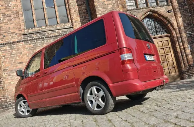 VOLKSWAGEN Multivan 