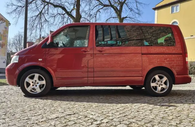 VOLKSWAGEN Multivan 
