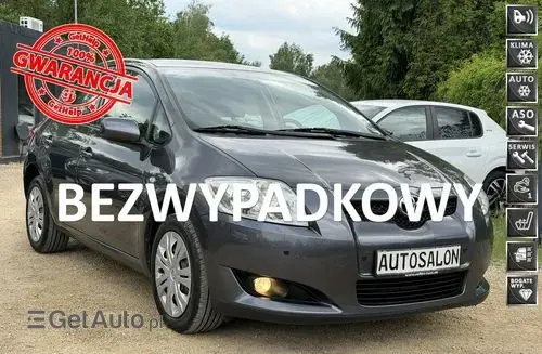 TOYOTA Auris 