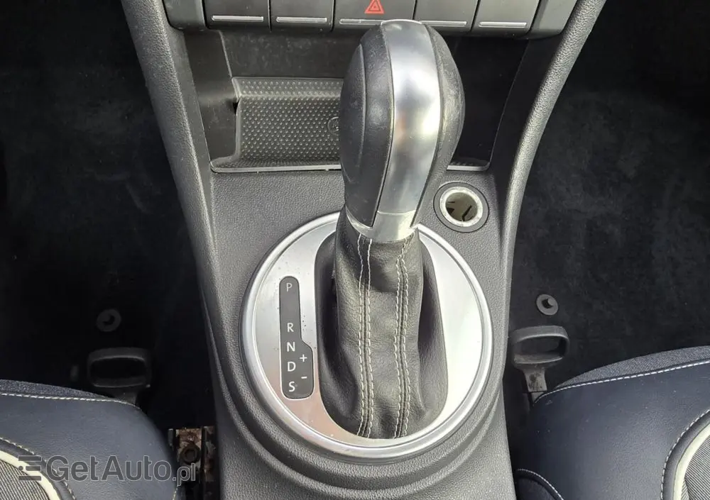 VOLKSWAGEN New Beetle 