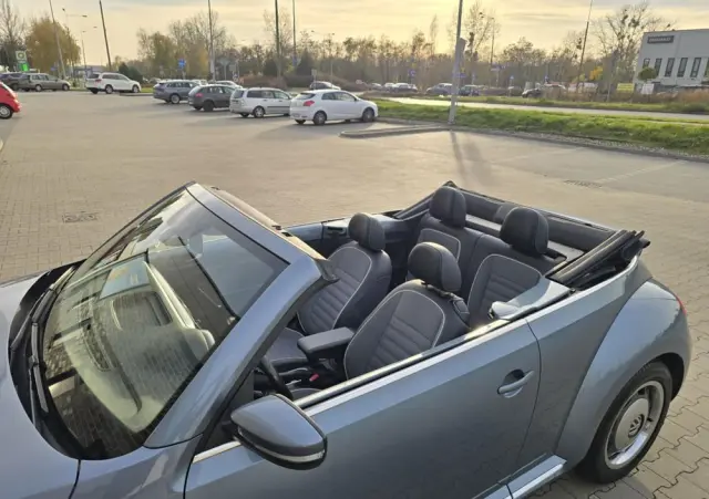 VOLKSWAGEN New Beetle 