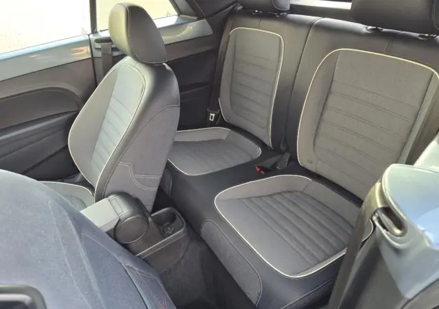 VOLKSWAGEN New Beetle 