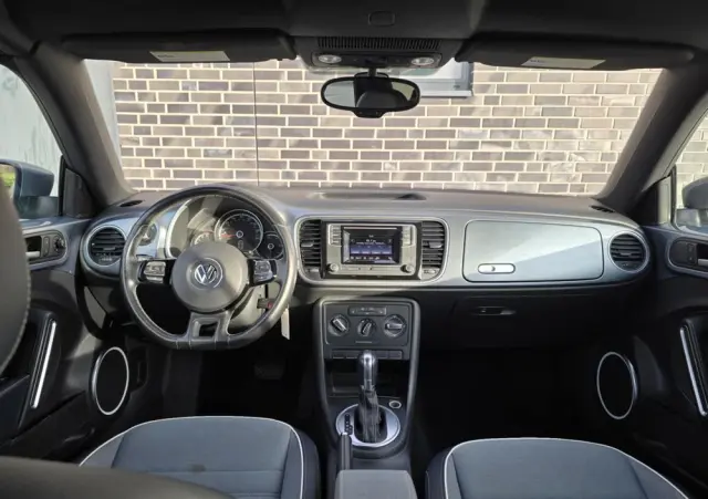 VOLKSWAGEN New Beetle 