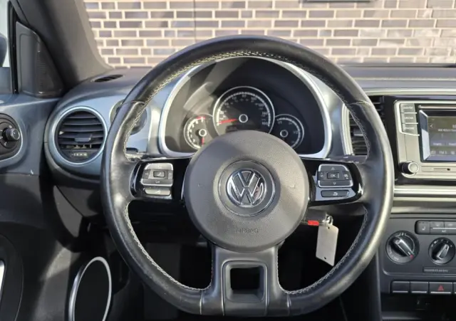 VOLKSWAGEN New Beetle 