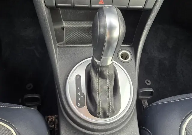 VOLKSWAGEN New Beetle 