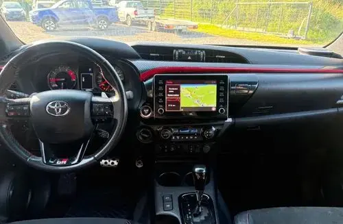 TOYOTA Hilux 