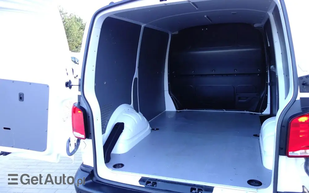 VOLKSWAGEN Transporter T6 Automat 2.0 TDI L1H1 Klima Webasto Navi 