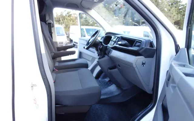 VOLKSWAGEN Transporter T6 Automat 2.0 TDI L1H1 Klima Webasto Navi 