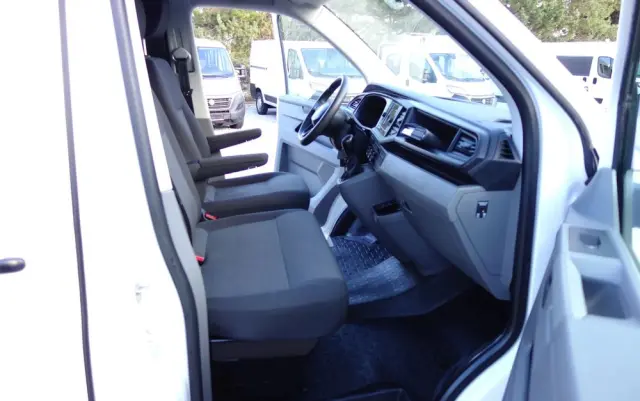 VOLKSWAGEN Transporter T6 Automat 2.0 TDI L1H1 Klima Webasto Navi 