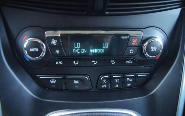 FORD Grand C-MAX 1.6 TDCi Titanium