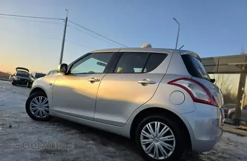 SUZUKI Swift 