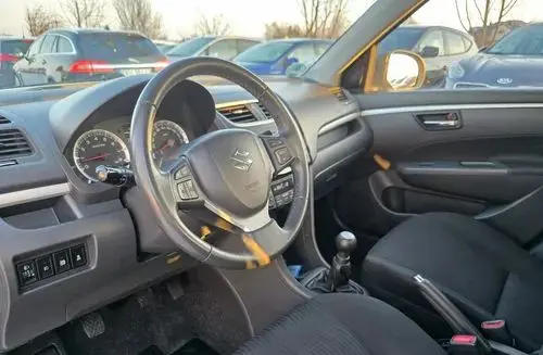 SUZUKI Swift 