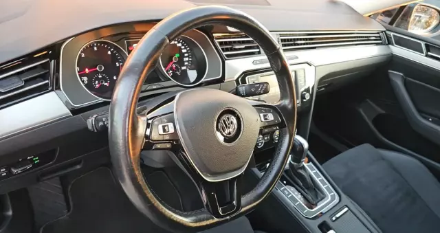 VOLKSWAGEN Passat Variant 2.0 TDI DSG (BlueMotion Technology) Highline