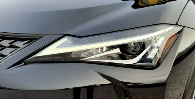 LEXUS UX 250h Elegance 2WD